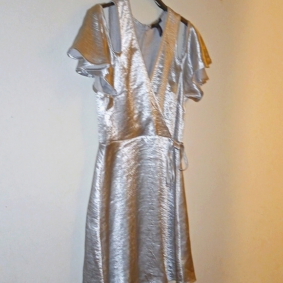 NWOT-Forever21-Deep V-neck side tie shoulder slit ruffle sleeve DRESS - Picture 2 of 8